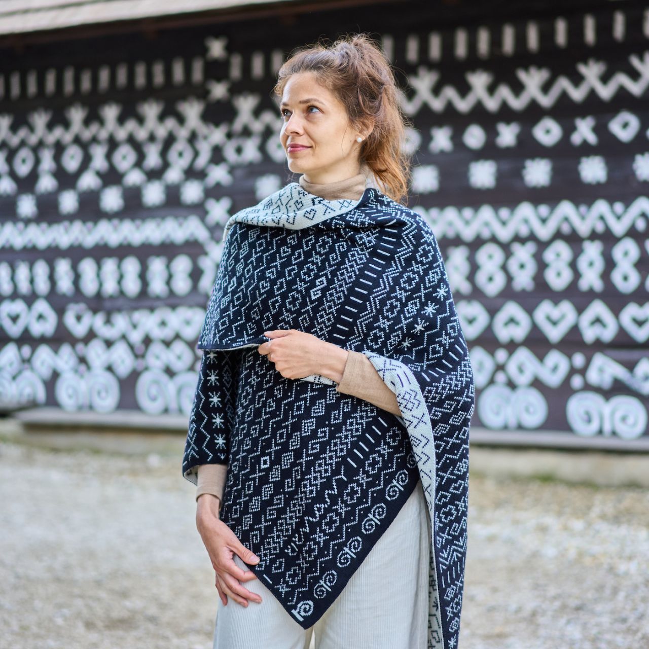 Pončo Čičmany MV veľ. UNI